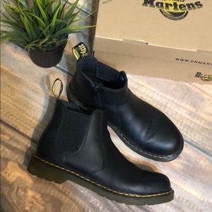 Dr. Martens || 2976 Chelsea Boot